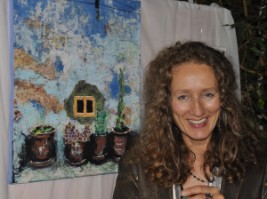Annette Elm und eines ihrer Bilder Annette Elm und eines ihrer Bilder